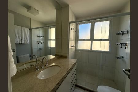 Apartamento à venda com 78m², 1 quarto e 2 vagas Apartamento à venda com 78m², 1 quarto e 2 vagasBanheiro da Suíte