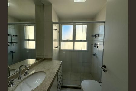 Apartamento à venda com 78m², 1 quarto e 2 vagas Apartamento à venda com 78m², 1 quarto e 2 vagasBanheiro da Suíte