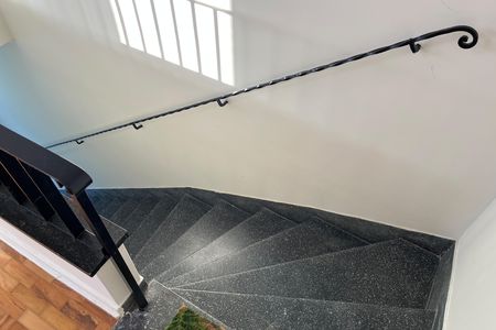 Casa de condomínio para alugar com 148m², 2 quartos e 1 vagaEscada