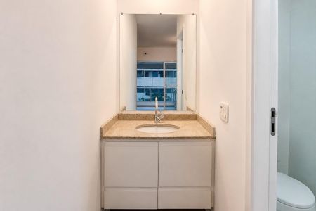 Banheiro de kitnet/studio para alugar com 1 quarto, 34m² em Consolação, São Paulo