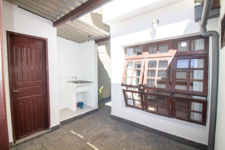 Casa à venda com 71m², 2 quartos e 2 vagasÁrea de Serviço
