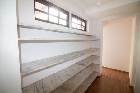 Casa à venda com 71m², 2 quartos e 2 vagasDispensa