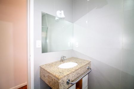 Casa à venda com 71m², 2 quartos e 2 vagasBanheiro social
