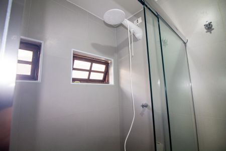 Casa à venda com 71m², 2 quartos e 2 vagasBanheiro social
