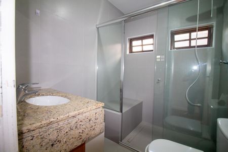 Casa à venda com 71m², 2 quartos e 2 vagasBanheiro social