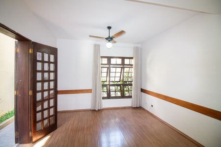 Casa à venda com 71m², 2 quartos e 2 vagasSala