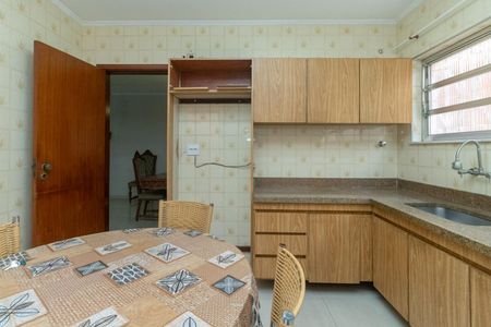 Cozinha de casa para alugar com 4 quartos, 255m² em Jardim Piqueroby, São Paulo