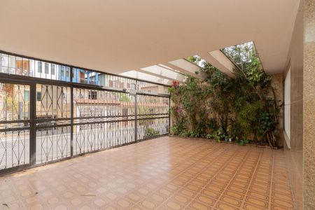 Garagem de casa para alugar com 4 quartos, 255m² em Jardim Piqueroby, São Paulo