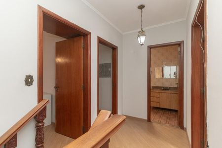 Casa para alugar com 4 quartos, 255m² em Jardim Piqueroby, São Paulo