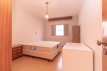 Casa para alugar com 4 quartos, 255m² em Jardim Piqueroby, São Paulo