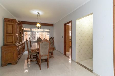 Casa para alugar com 4 quartos, 255m² em Jardim Piqueroby, São Paulo