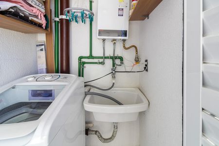 Apartamento para alugar com 48m², 2 quartos e 1 vaga Apartamento para alugar com 48m², 2 quartos e 1 vagaVaranda e Área de Serviço