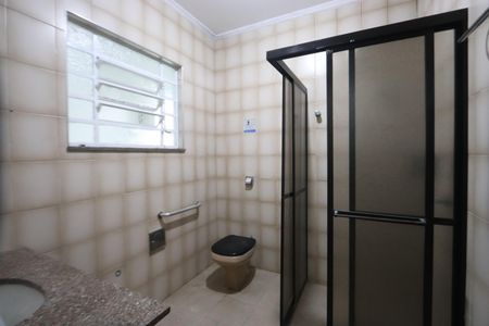 Casa para alugar com 200m², 3 quartos e 3 vagasBanheiro social