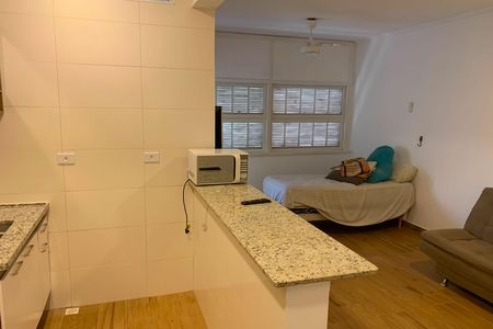 Cozinha e Área de Serviço de kitnet/studio para alugar com 1 quarto, 31m² em Gonzaga, Santos