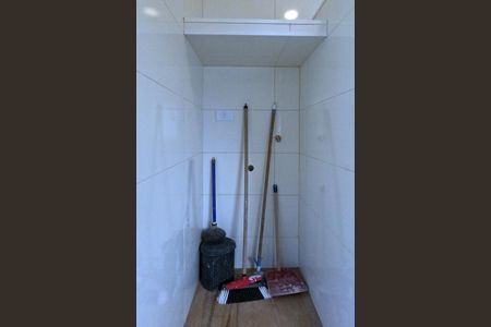 Banheiro de kitnet/studio para alugar com 1 quarto, 31m² em Gonzaga, Santos