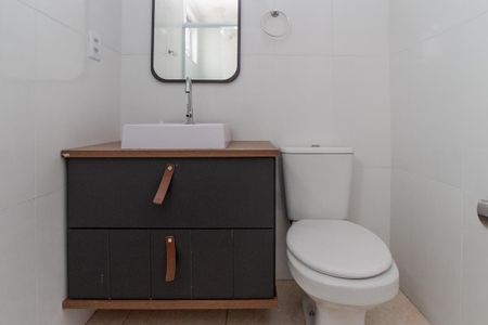 Banheiro de apartamento à venda com 2 quartos, 55m² em Vila Mazzei, São Paulo