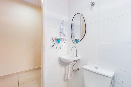 Banheiro de kitnet/studio para alugar com 1 quarto, 22m² em Vila Regente Feijó, São Paulo