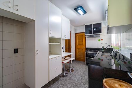 Apartamento para alugar com 155m², 3 quartos e 3 vagas Apartamento para alugar com 155m², 3 quartos e 3 vagasCozinha