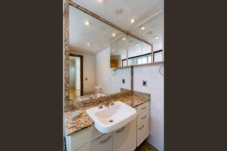 Apartamento para alugar com 155m², 3 quartos e 3 vagas Apartamento para alugar com 155m², 3 quartos e 3 vagasBanheiro da Suíte