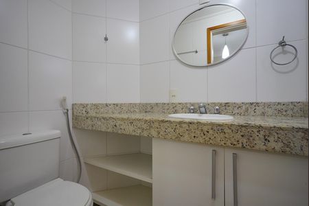 Banheiro de apartamento para alugar com 1 quarto, 50m² em Centro, Florianópolis