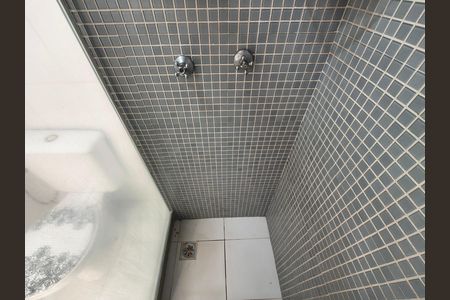 Apartamento à venda com 180m², 2 quartos e 2 vagas Apartamento à venda com 180m², 2 quartos e 2 vagasBanheiro social