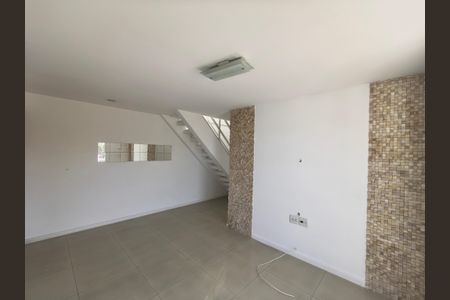 Sala de apartamento para alugar com 2 quartos, 180m² em Tanque, Rio de Janeiro