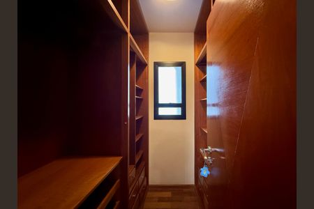 Apartamento para alugar com 200m², 3 quartos e 3 vagasCloset Suíte 1