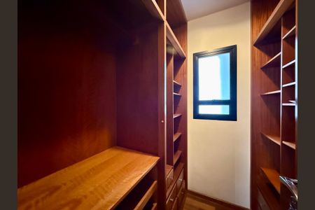 Apartamento para alugar com 200m², 3 quartos e 3 vagasCloset Suíte 1