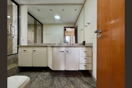 Apartamento para alugar com 200m², 3 quartos e 3 vagasBanheiro Suíte 1