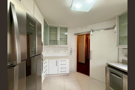 Apartamento para alugar com 200m², 3 quartos e 3 vagasCozinha
