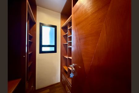 Apartamento para alugar com 200m², 3 quartos e 3 vagasCloset Suíte 1