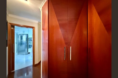 Apartamento para alugar com 200m², 3 quartos e 3 vagasCorredor Cozinha