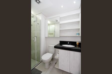 Banheiro de kitnet/studio para alugar com 1 quarto, 30m² em Pinheiros, São Paulo