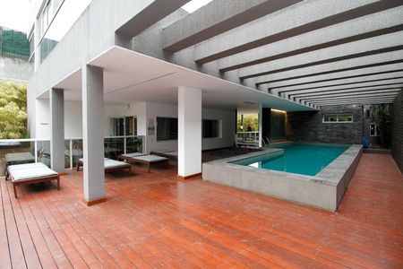 Studio para alugar com 30m², 1 quarto e 1 vaga Studio para alugar com 30m², 1 quarto e 1 vagaÁrea Comum - Piscina