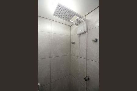 Banheiro de kitnet/studio para alugar com 1 quarto, 30m² em Pinheiros, São Paulo
