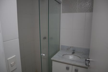 Apartamento à venda com 85m², 2 quartos e 2 vagasBanheiro da suíte