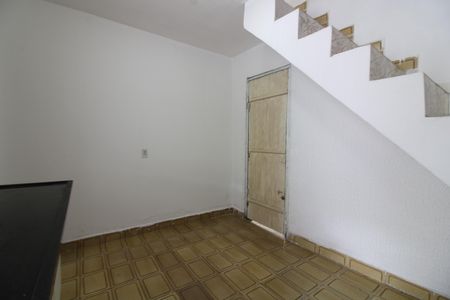 Sala/Cozinha de casa para alugar com 2 quartos, 65m² em Parque das Paineiras, São Paulo