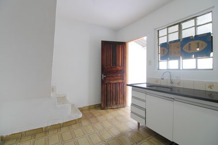 Sala/Cozinha de casa para alugar com 2 quartos, 65m² em Parque das Paineiras, São Paulo