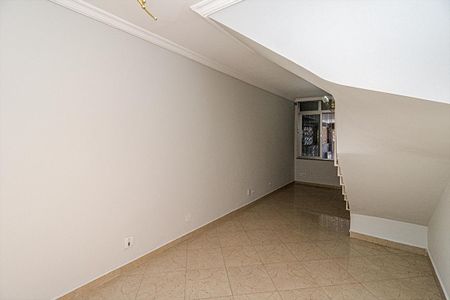 Casa à venda com 141m², 2 quartos e 2 vagasSala