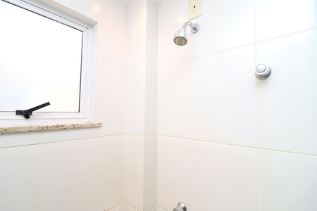 Casa de condomínio para alugar com 101m², 3 quartos e 2 vagasBanheiro Social