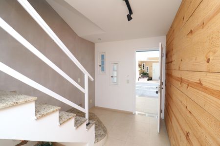 Sala de casa de condomínio para alugar com 3 quartos, 101m² em Praia da Bandeira, Rio de Janeiro