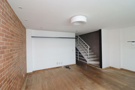 Sala de casa de condomínio para alugar com 3 quartos, 101m² em Praia da Bandeira, Rio de Janeiro