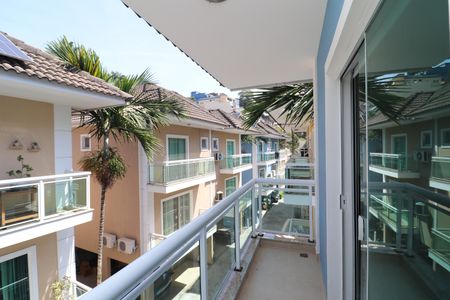 Casa de condomínio para alugar com 101m², 3 quartos e 2 vagasVaranda da Suíte