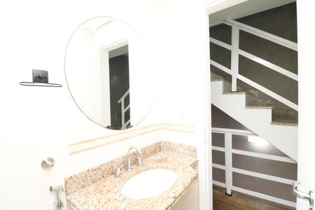 Casa de condomínio para alugar com 101m², 3 quartos e 2 vagasLavabo