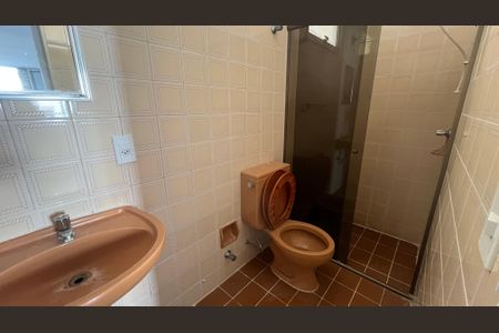 Banheiro de apartamento à venda com 1 quarto, 67m² em Centro, Campinas