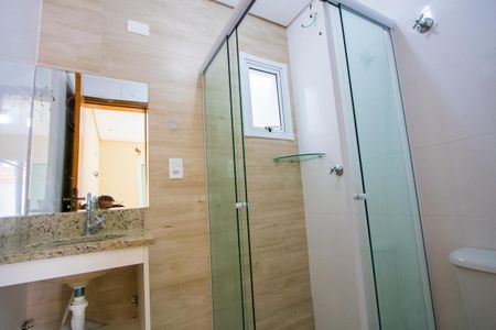 Banheiro da Suíte 1 de apartamento à venda com 2 quartos, 60m² em Jardim Stella, Santo André