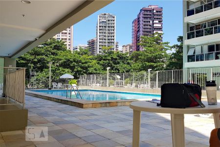 Apartamento à venda com 65m², 1 quarto e 1 vaga Apartamento à venda com 65m², 1 quarto e 1 vagaÁrea Comum - Piscina