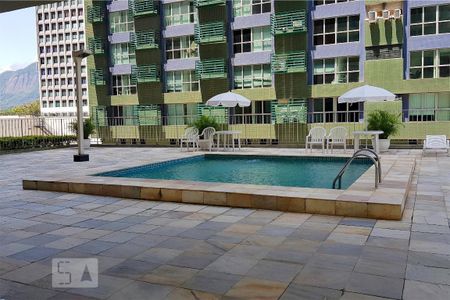 Apartamento à venda com 65m², 1 quarto e 1 vaga Apartamento à venda com 65m², 1 quarto e 1 vagaÁrea Comum - Piscina