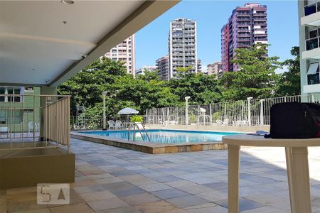 Apartamento à venda com 65m², 1 quarto e 1 vaga Apartamento à venda com 65m², 1 quarto e 1 vagaÁrea Comum - Piscina