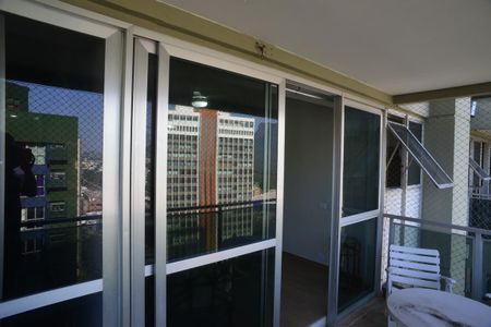 Apartamento à venda com 65m², 1 quarto e 1 vaga Apartamento à venda com 65m², 1 quarto e 1 vagaVaranda